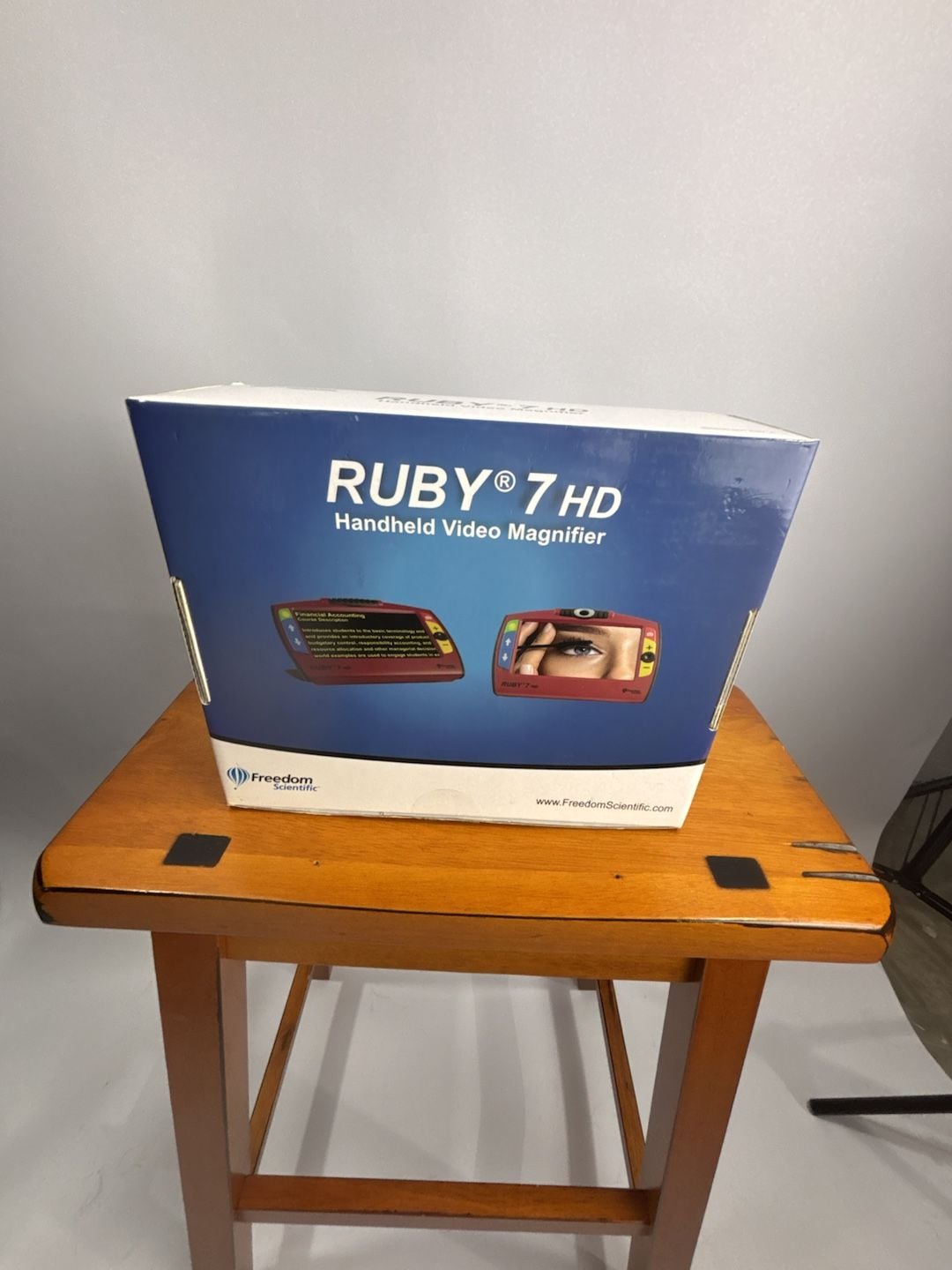 Freedom Scientific Ruby 7 HD Handheld Video Magnifier 2
