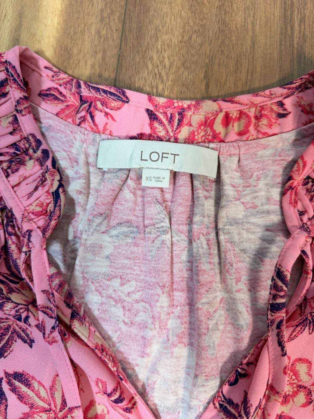 LOFT Floral Sleeveless Blouse XS Pink Tie Neck 3