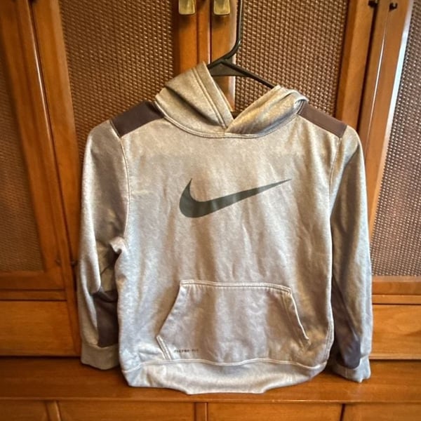 Nike Therma-Fit Hoodie Size M Gray Black Pullover Sweatshirt