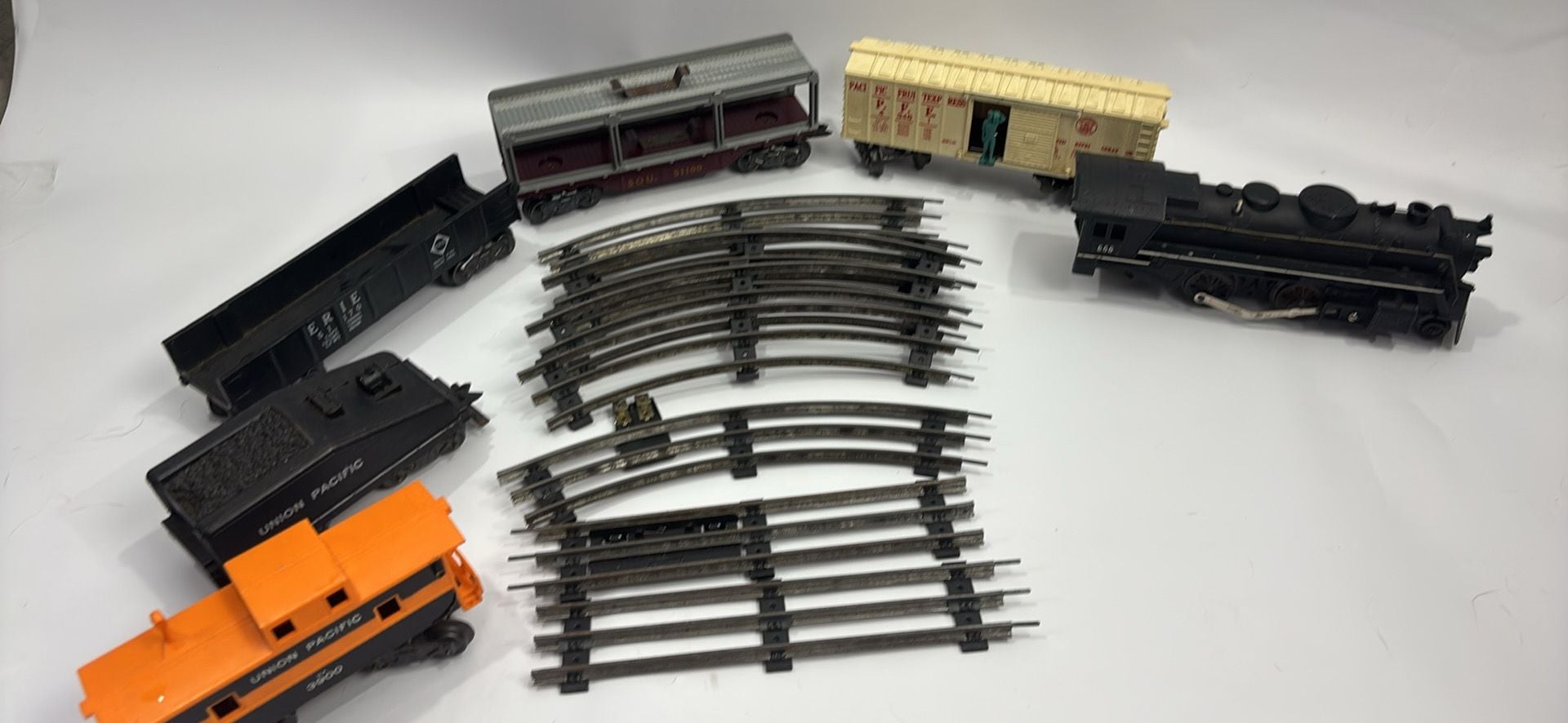 Marx Vintage O Gauge Electric Train Set With Locomotive And Track 1