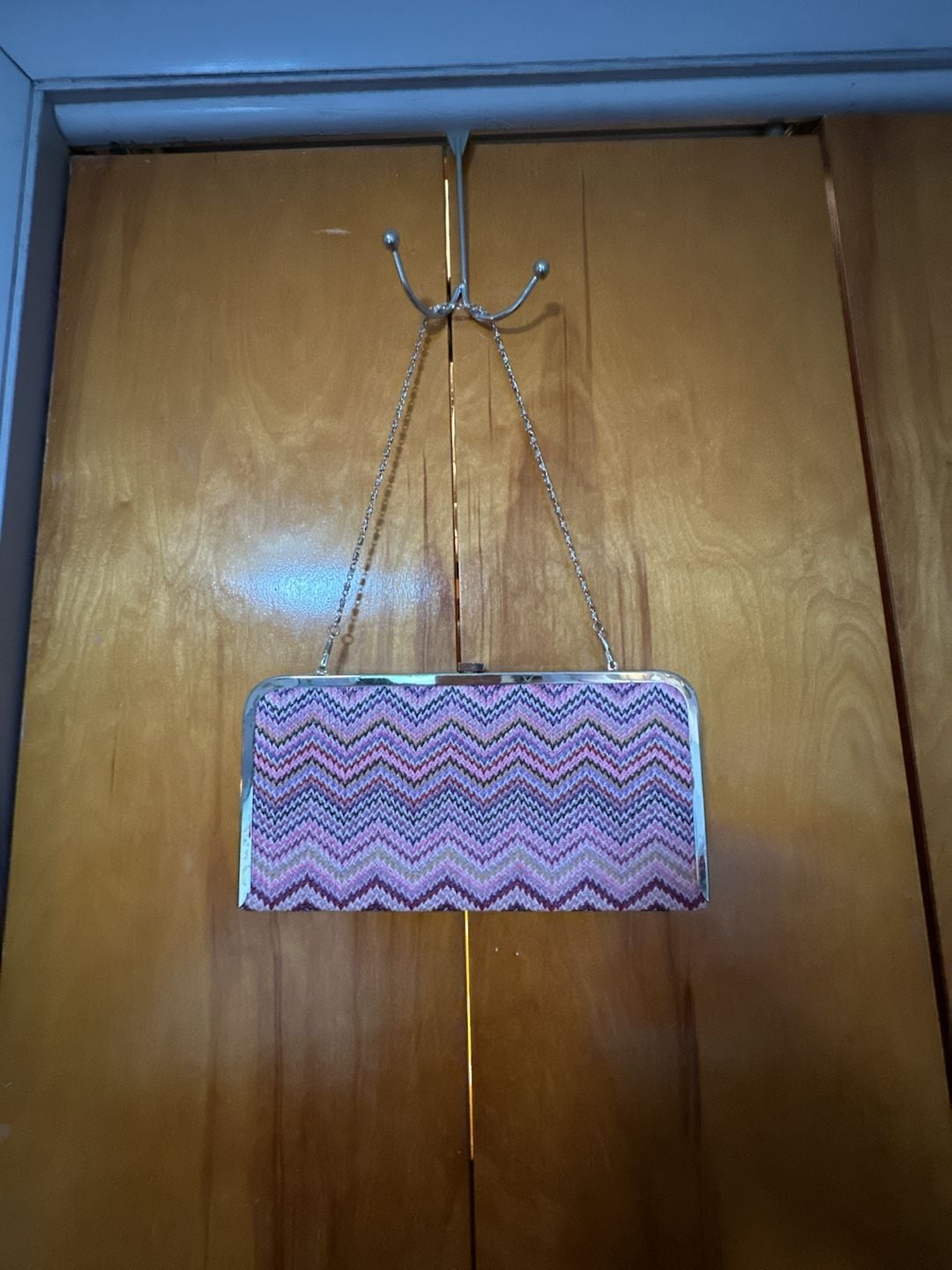 Chevron Print Woven Hard Clutch Crossbody Bag Pink Purple Silver Chain 2