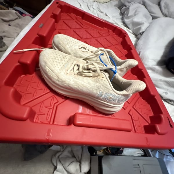 Hoka One One Clifton 9 Size 6.5 Shifting Sand Running Shoes