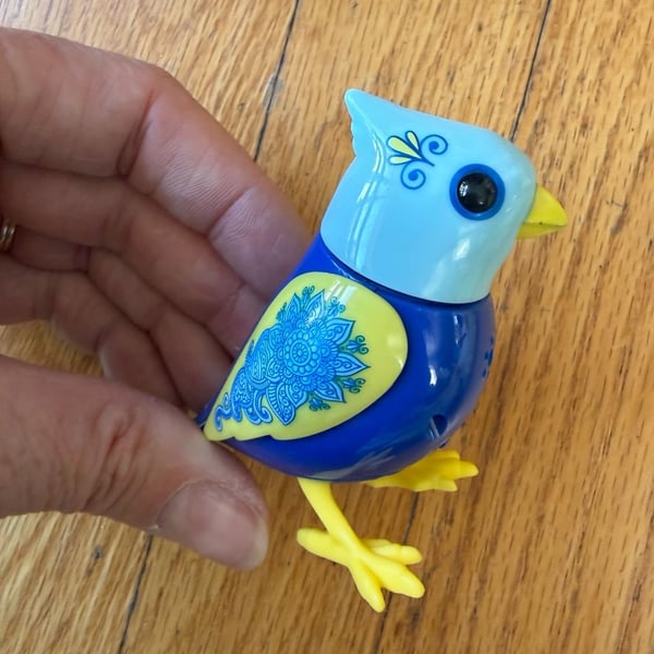 Silverlit DigiBirds Interactive Singing Electronic Bird Toy Blue Yellow