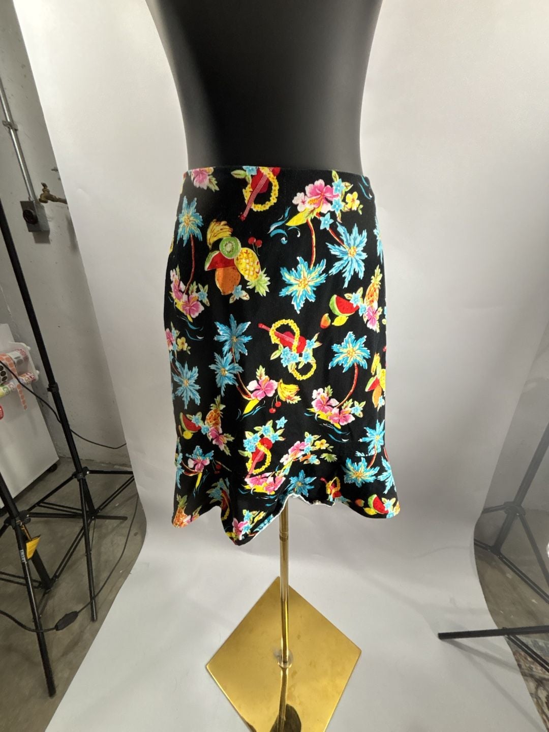 Bamboo Traders Tropical Fruit Print Ruffle Hem Skirt Size 6 Black 1