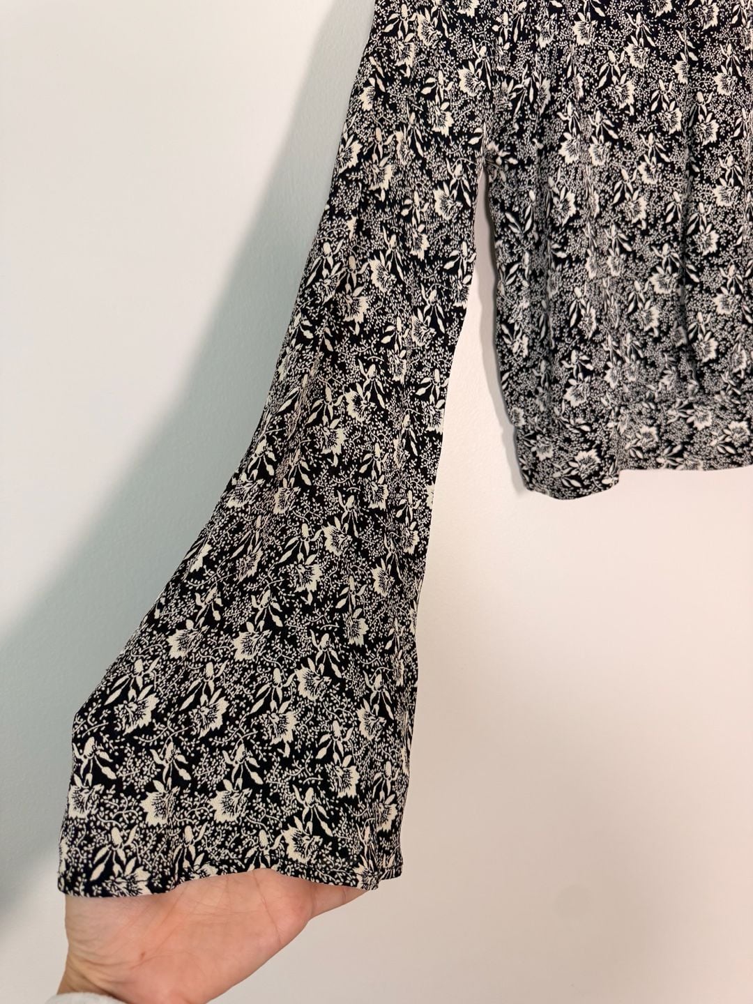 Flynn Skye Floral Tie Back Crop Top Size S Black Long Sleeve 8