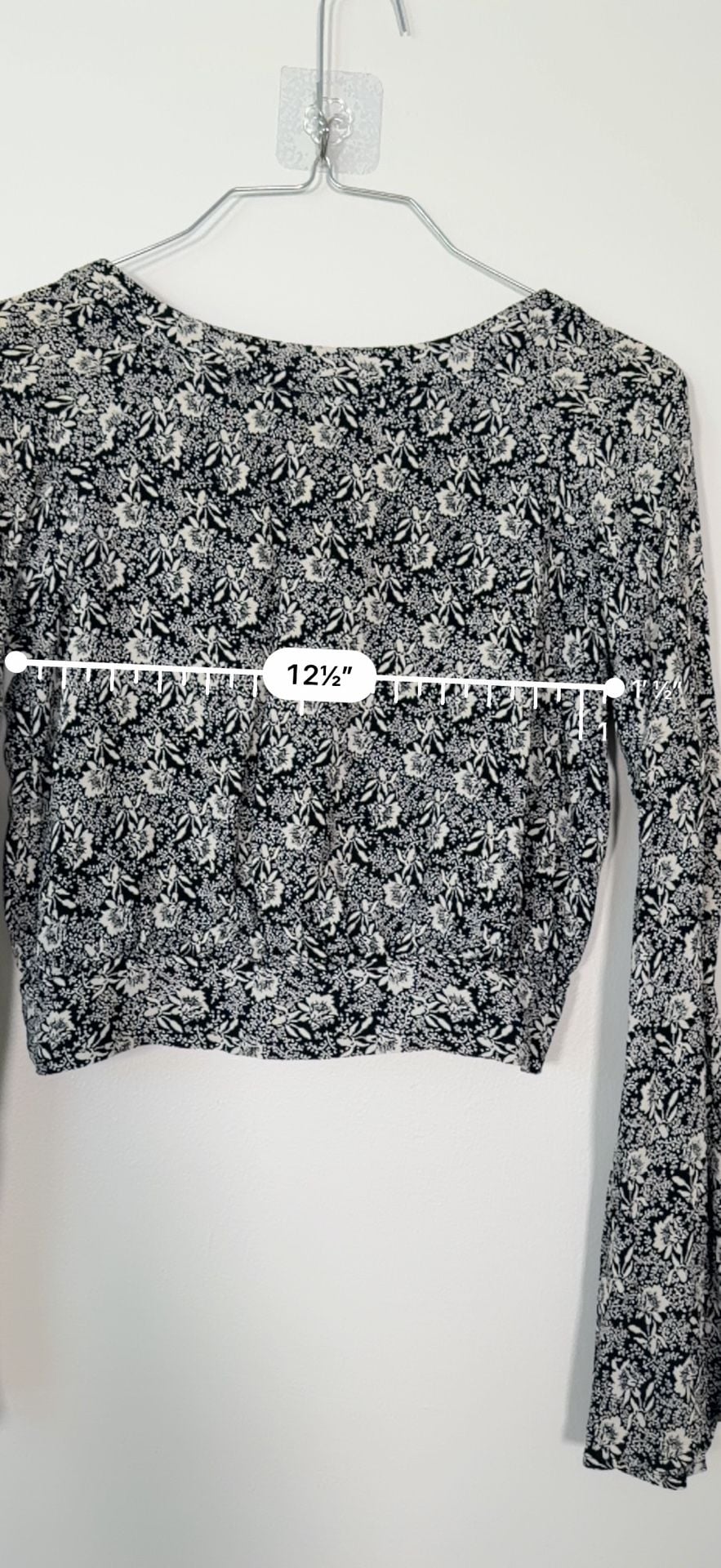 Flynn Skye Floral Tie Back Crop Top Size S Black Long Sleeve 11