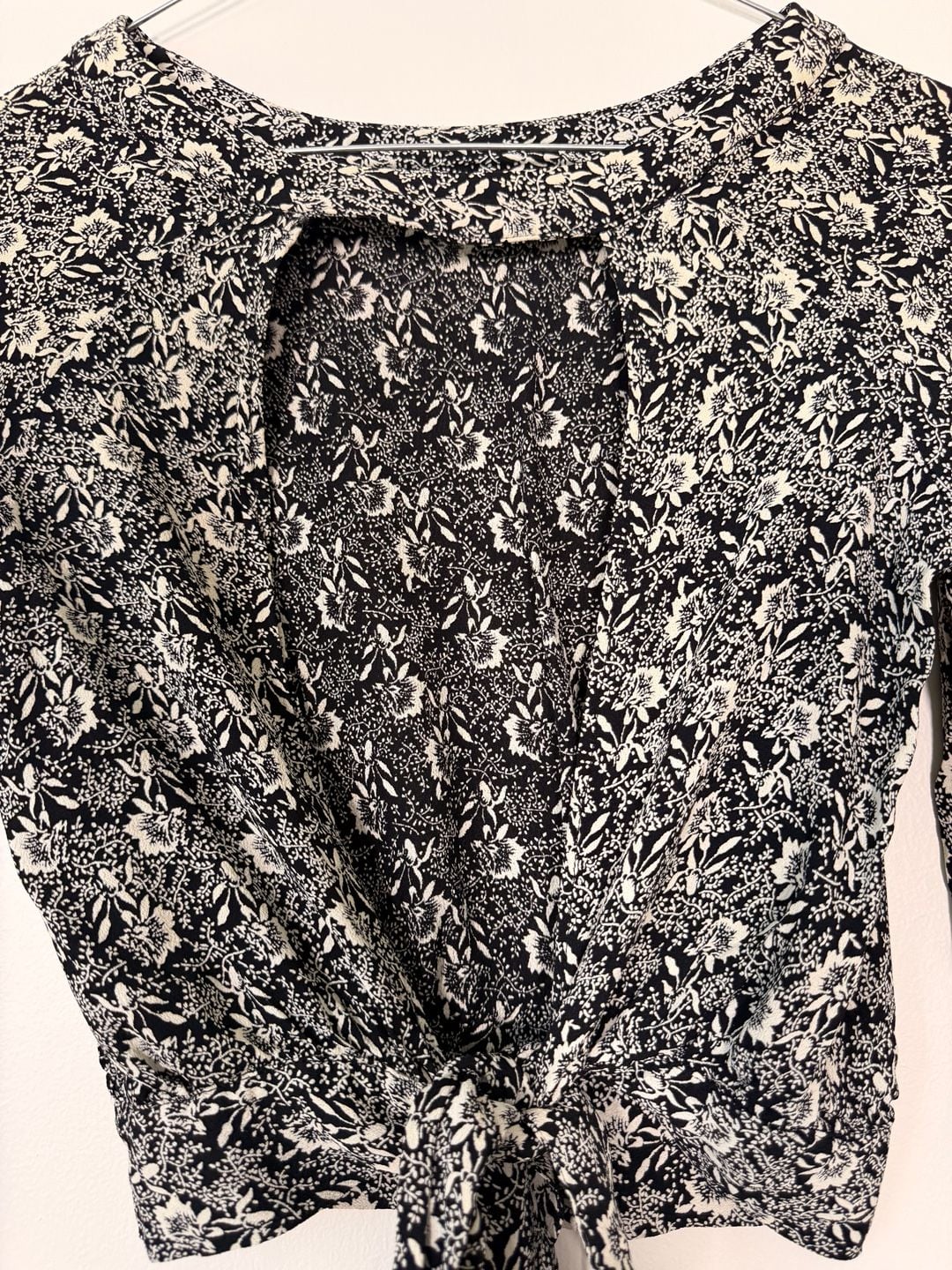 Flynn Skye Floral Tie Back Crop Top Size S Black Long Sleeve 12