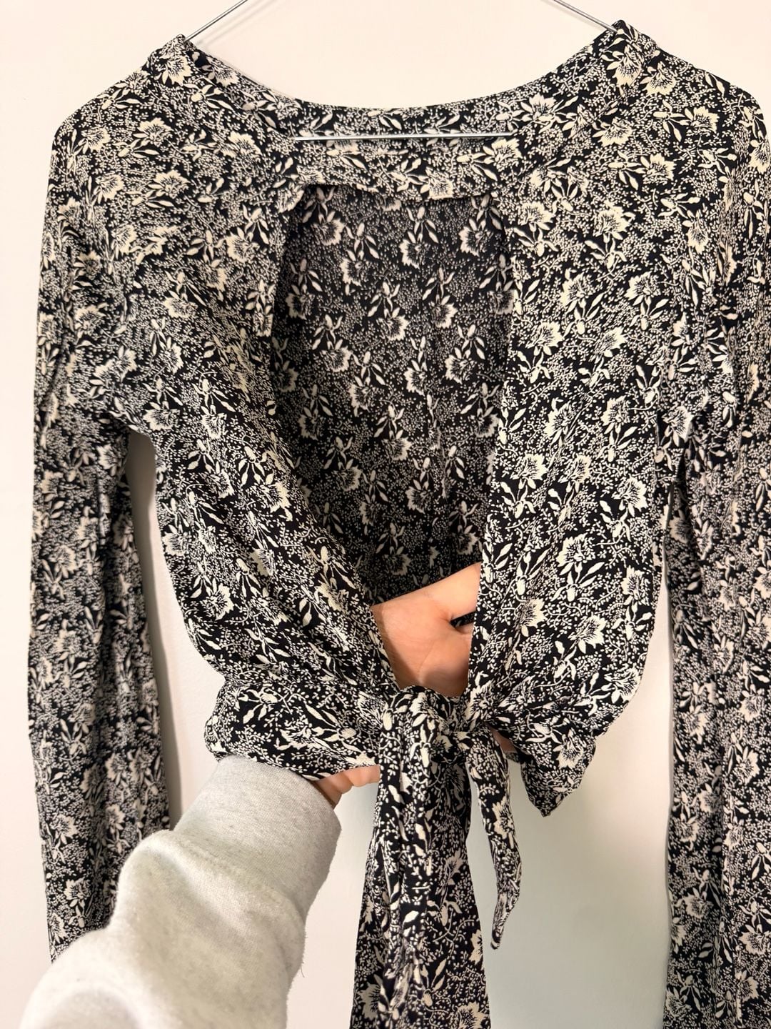 Flynn Skye Floral Tie Back Crop Top Size S Black Long Sleeve 13