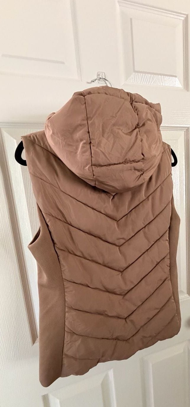 Zara Hooded Puffer Vest Size L Beige Quilted Sleeveless 5