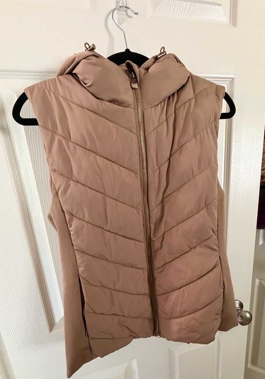 Zara Hooded Puffer Vest Size L Beige Quilted Sleeveless 4