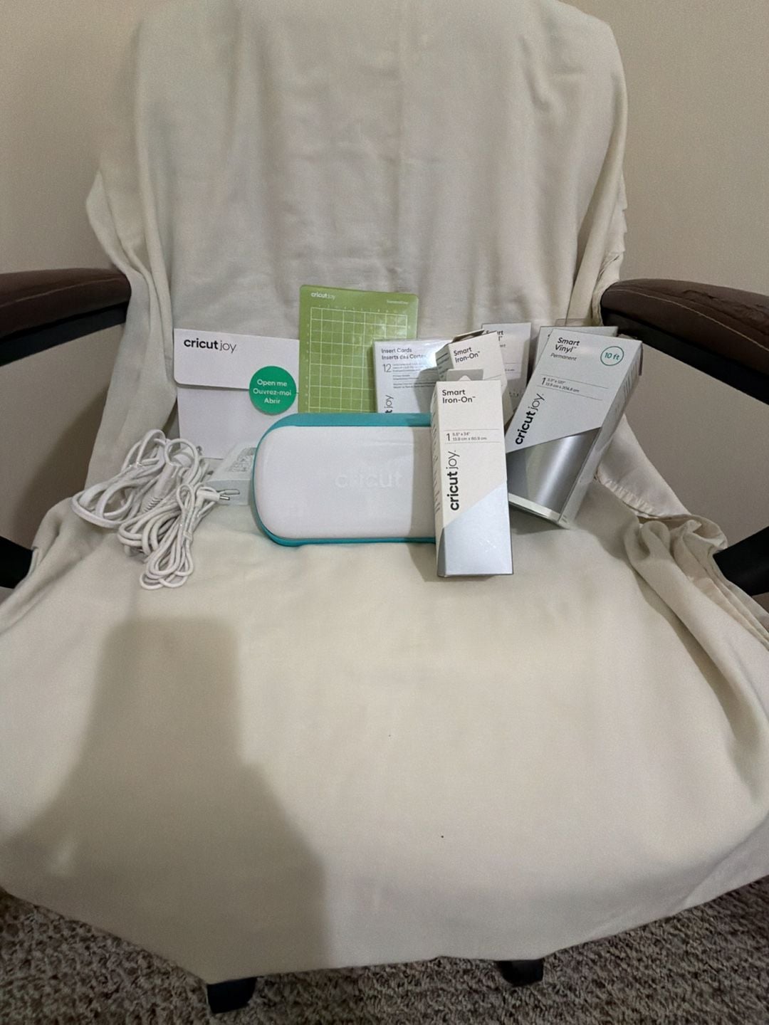 Cricut Joy Machine Bundle with Vinyl and Accessories 1