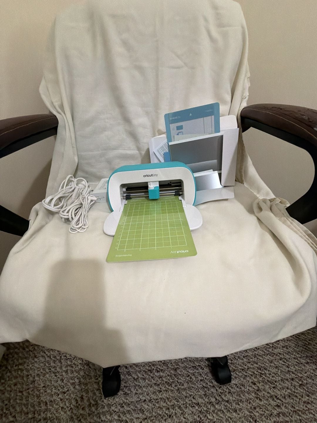 Cricut Joy Machine Bundle with Vinyl and Accessories 2