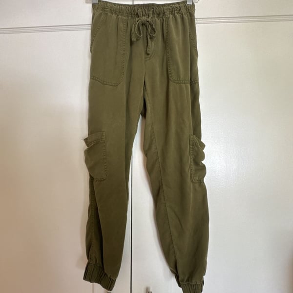 C&C California Cargo Jogger Pants Size XS Military Olive Green 100% Lyocell Pockets
