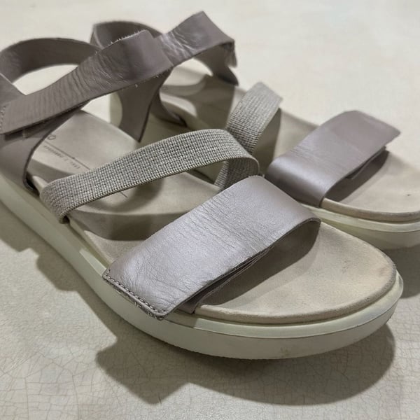 ECCO FLOWT W SANDAL WITH TWO-TONE STRAP AND DOUBLE TEAR LEATHER FOOTBED