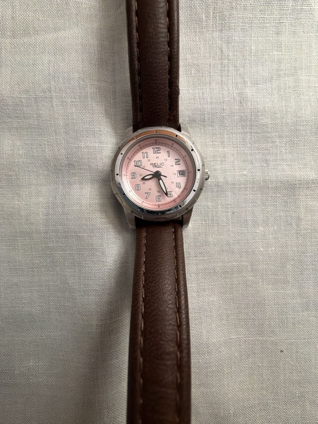 Relic Trail RT1022 Watch Pink Dial Brown Leather Strap
Will need a new battery 2