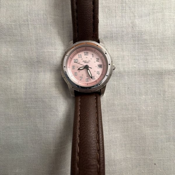 Relic Trail RT1022 Watch Pink Dial Brown Leather Strap
Will need a new battery