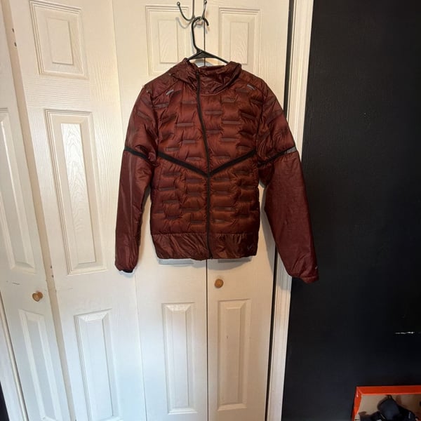 Nike Aeroloft Running Jacket Size S Burgundy Goose Down