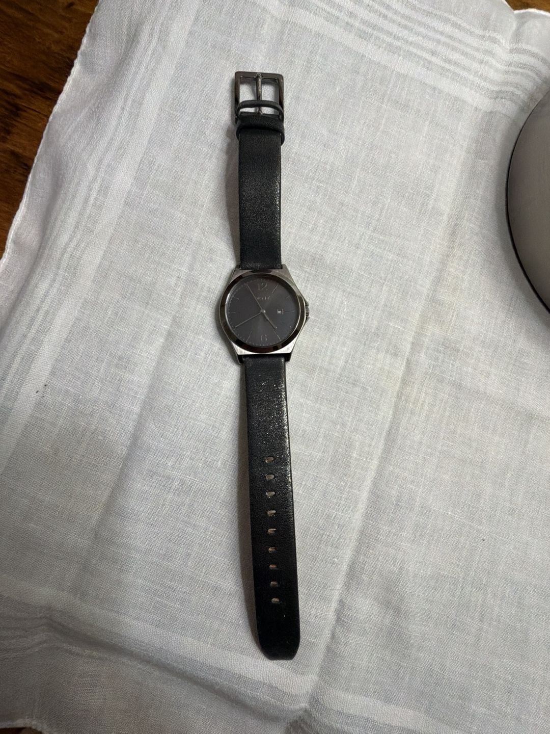 DKNY NY2373 Watch Black Leather Strap
Needs new battery 3