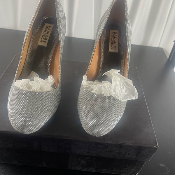 Badgley Mischka Dharma Pump Size 7.5M Pewter Metallic