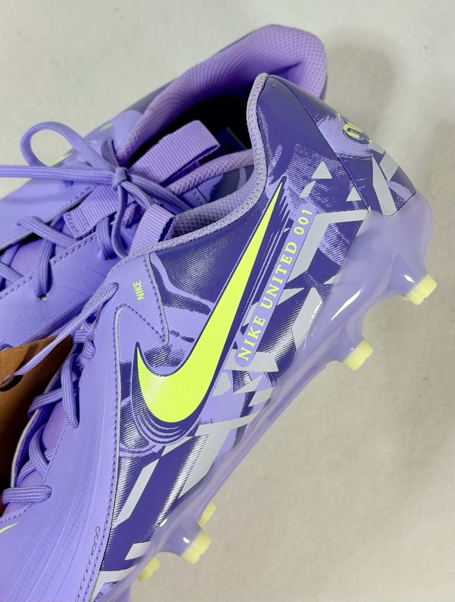 Nike Phantom GX II Academy FG/MG Soccer Cleats Size 6Youth Purple 9
