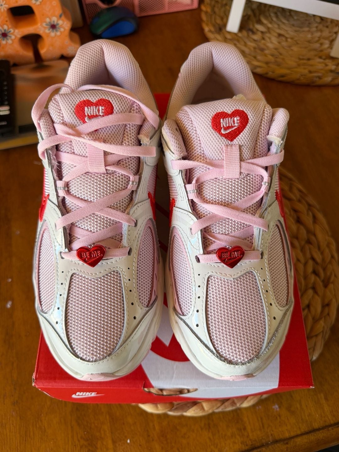 Nike V5 RNR BG Size 5.5Y Summit White Lt Crimson 3