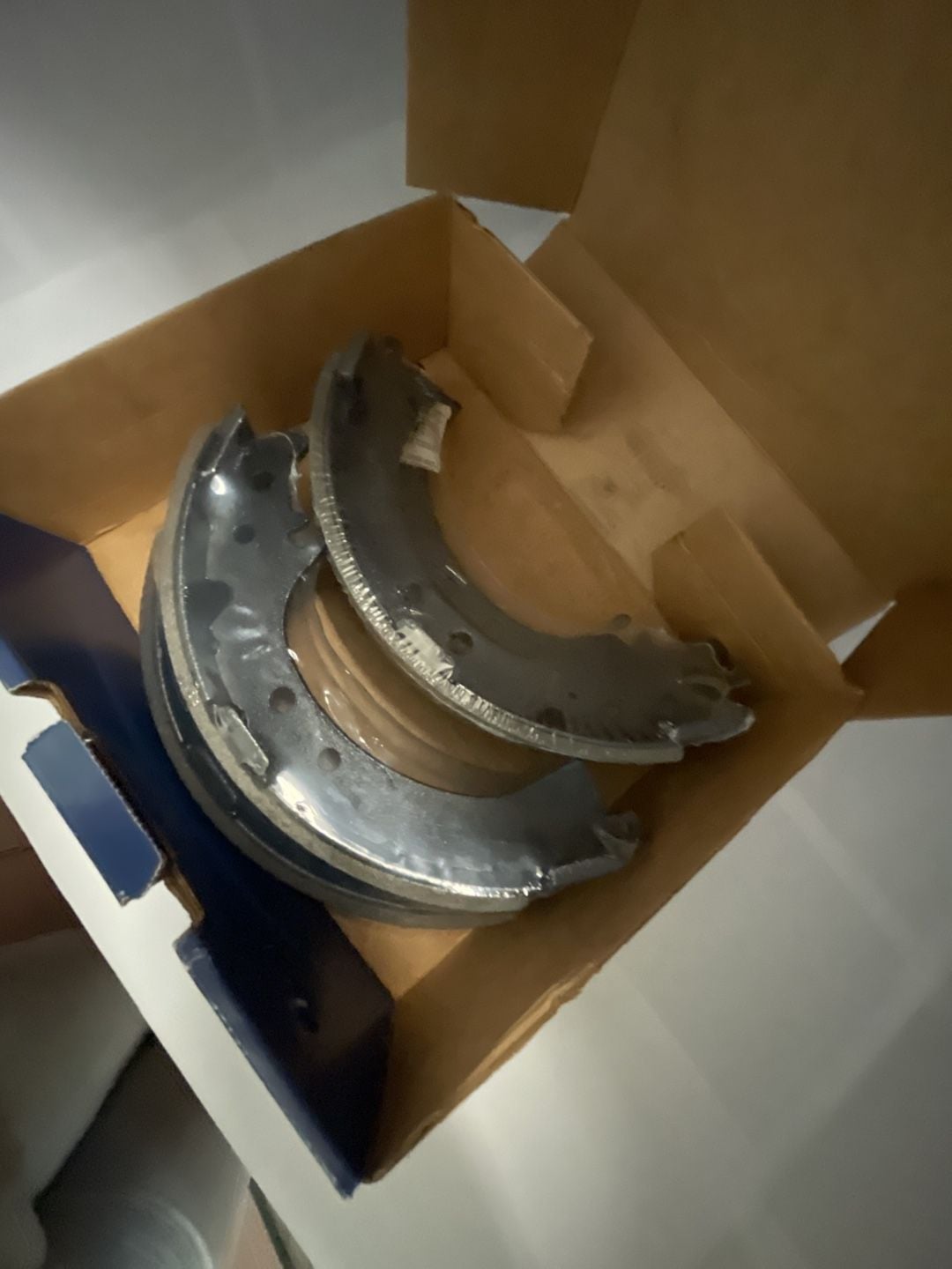 Bosch rear drum Brake Shoes Set Blue 2