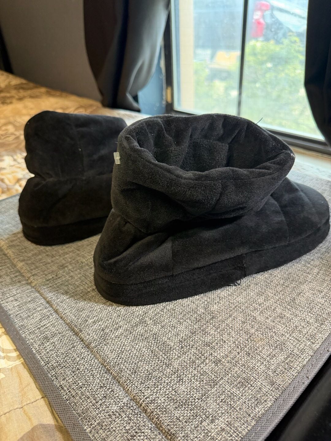 Black Plush Vibrating Massage Bootie Slippers Size L Battery Operated 4