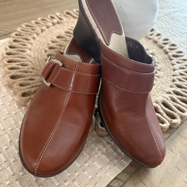 Anne Klein Brown Leather Buckle Wedge Mules Slides size 8