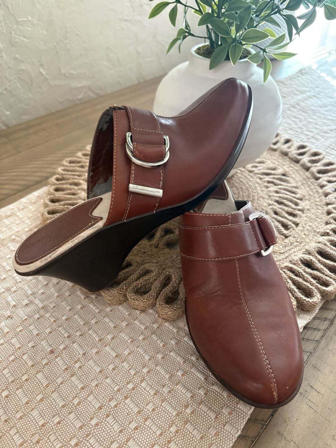 Anne Klein Brown Leather Buckle Wedge Mules Slides size 8 3