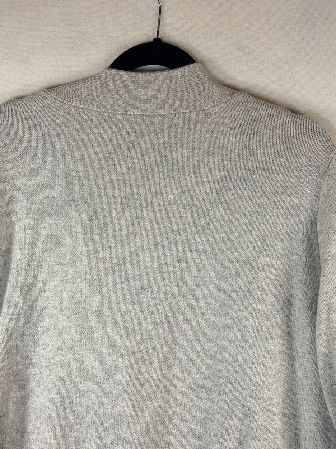 Cabi Front Button Cardigan V-Neck Long Sleeve Knit Gray Women’s Small 5