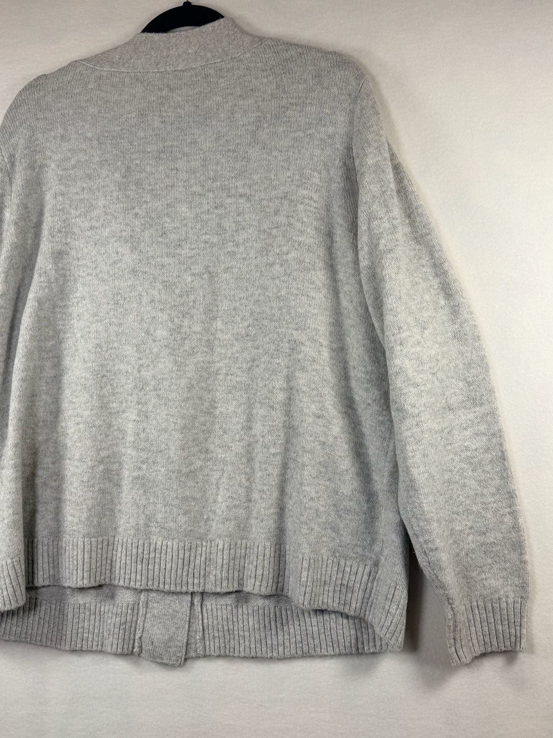 Cabi Front Button Cardigan V-Neck Long Sleeve Knit Gray Women’s Small 6