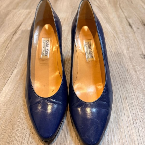 Calvin Klein Classifications Pumps Size 8M Blue Leather Kitten Heel