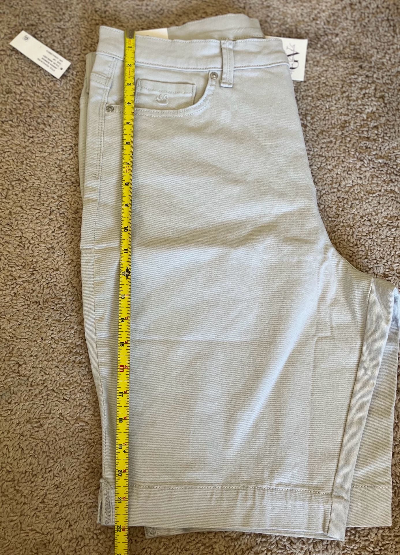 Gloria Vanderbilt Amanda Bermuda Shorts Size 16P Warm Grey Slimming Panel 8