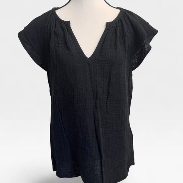 NWT GIBSONLOOK Flutter Sleeve Woven Blouse (Women) Size Medium 