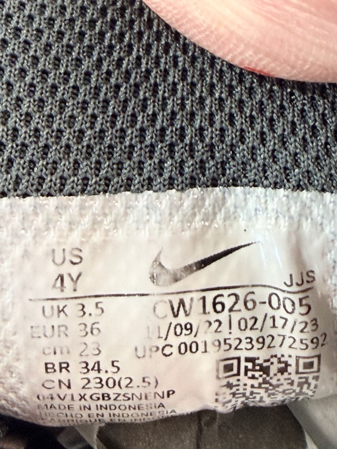 Nike Air Max Bolt Black Crimson White Sneakers 4Y 8