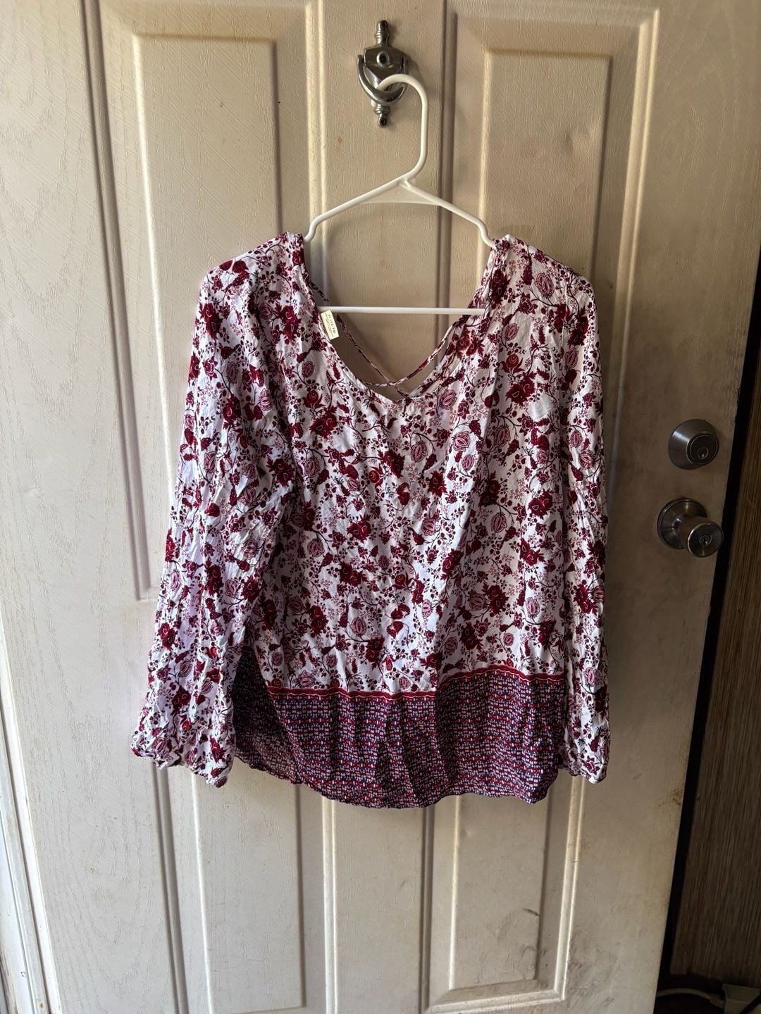 Faded Glory Floral Long Sleeve Blouse Size L Red White Rayon Peasant Top 1