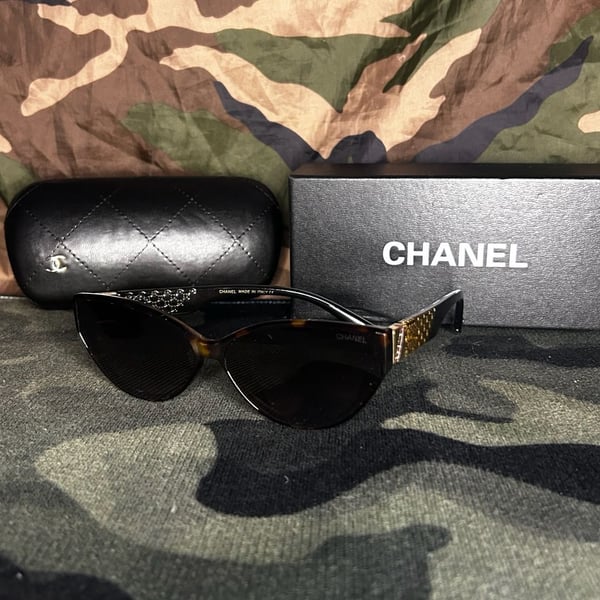Chanel Cat-Eye Sunglasses Tortoise Chain Leather Gold CC Logo