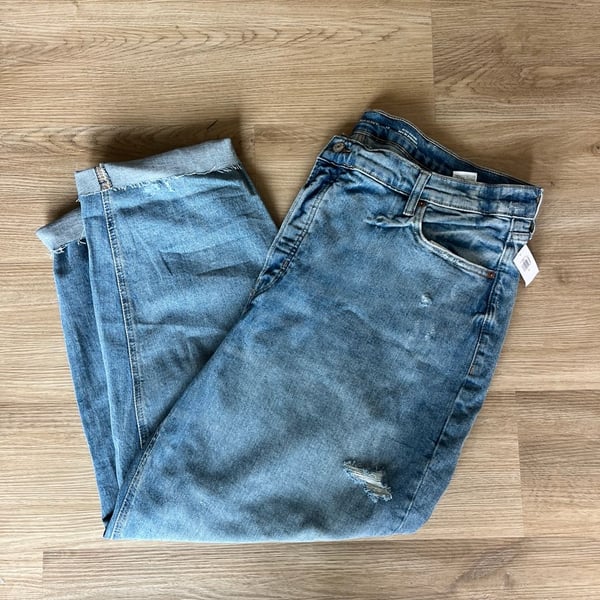 NEW, Old Navy Extra High-Rise, Sky-Hi Straight Jeans, Distressed, Woman’s 22