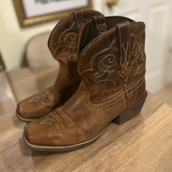 Justin Boot Company Women`s Gypsy Chellie Tan 