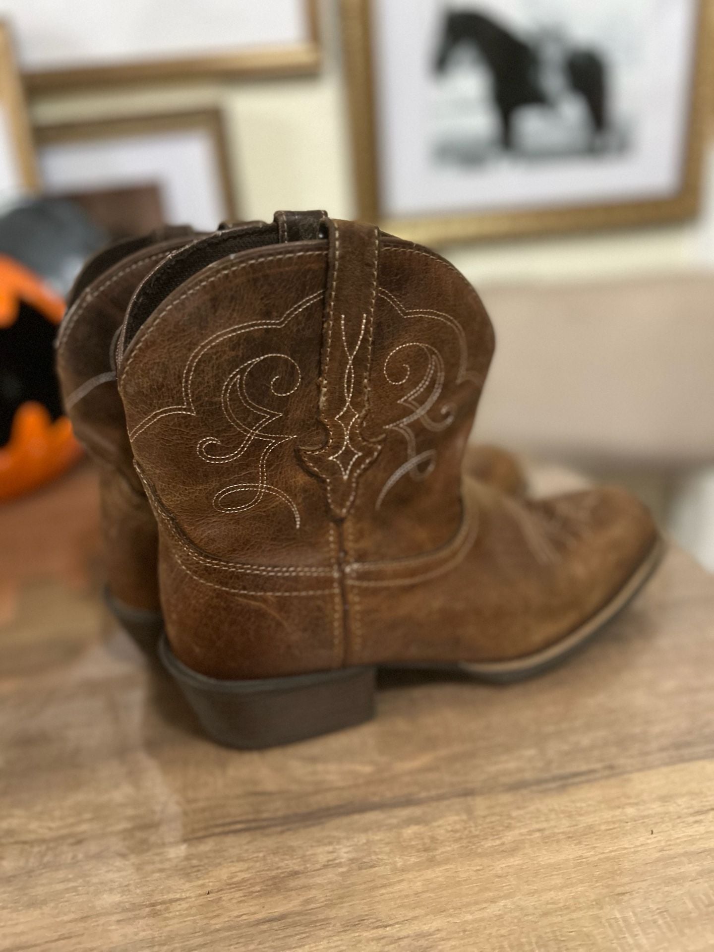 Justin Boot Company Women`s Gypsy Chellie Tan  8