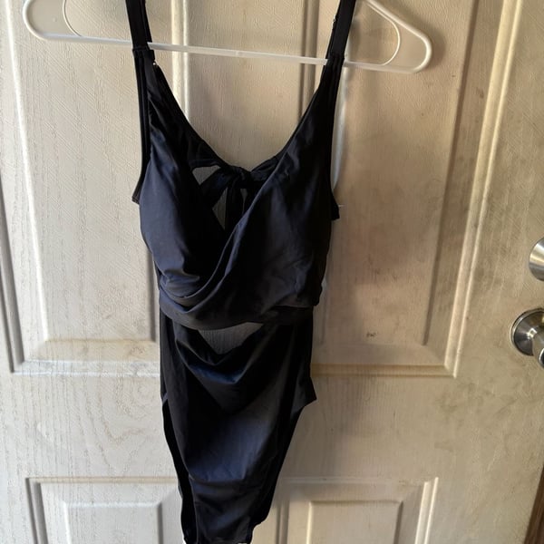 Lands' End One Piece Swimsuit Size 6 Black Cutout Crossover