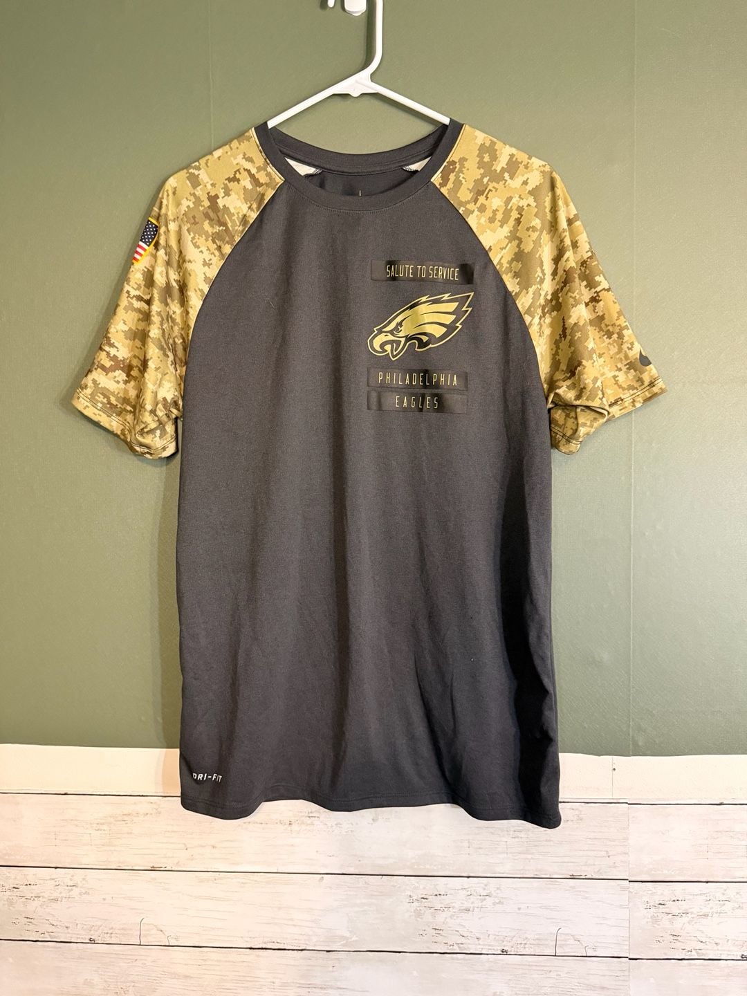Philadelphia Eagles Salute to Service T-Shirt Size M Camo Dri-Fit 2