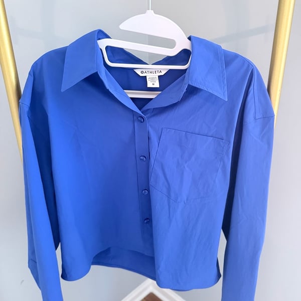 Athleta Button Up Shirt Size M Blue Long Sleeve Pocket Crop Top