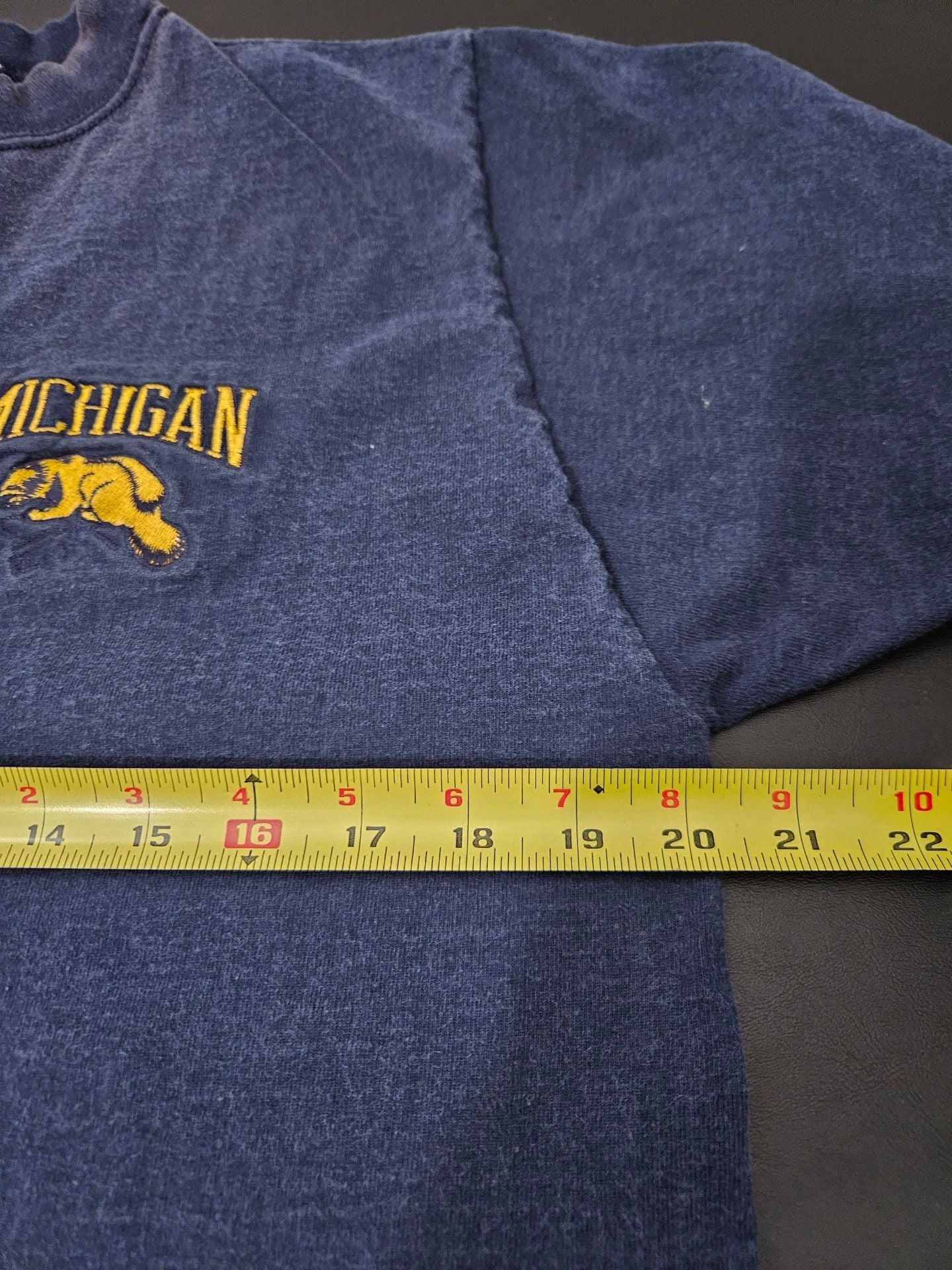 Crable Sportswear Michigan Wolverines T-Shirt Size Large Blue NCAA embroidered  8