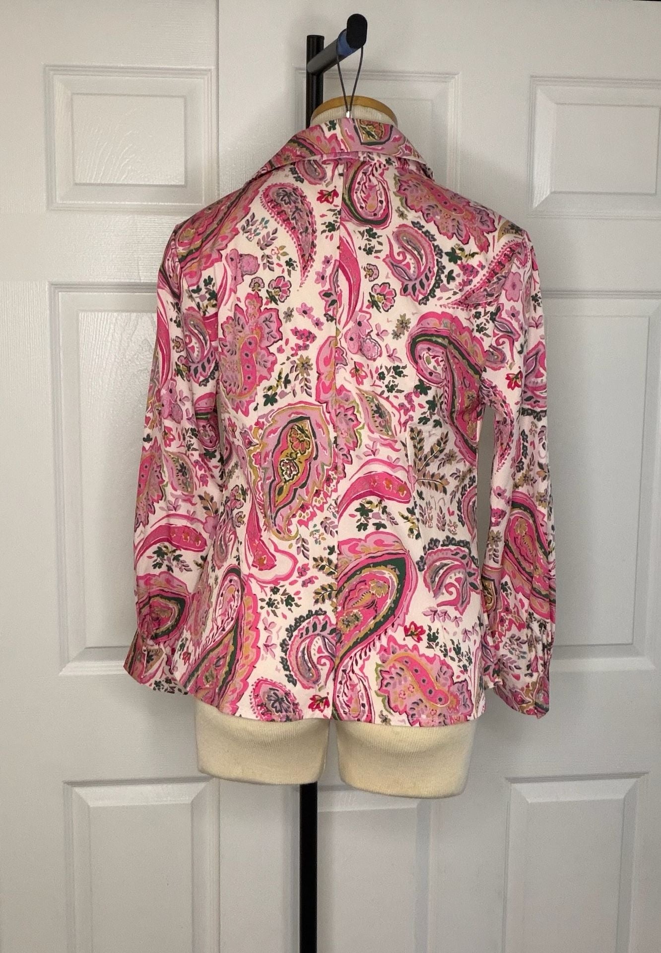 063-Sunday Up Button Down Shirt Size S Pink Green Paisley Print Blouse 8
