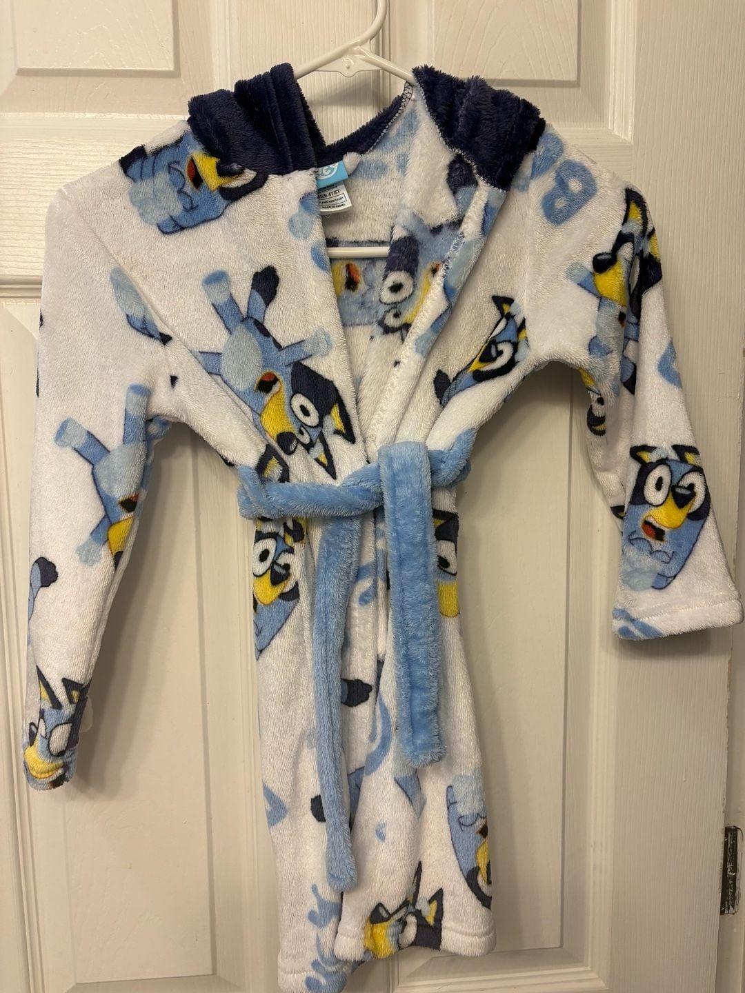 Bluey Fleece Bathrobe Size 4T/5T White Hooded Sleepwear 2