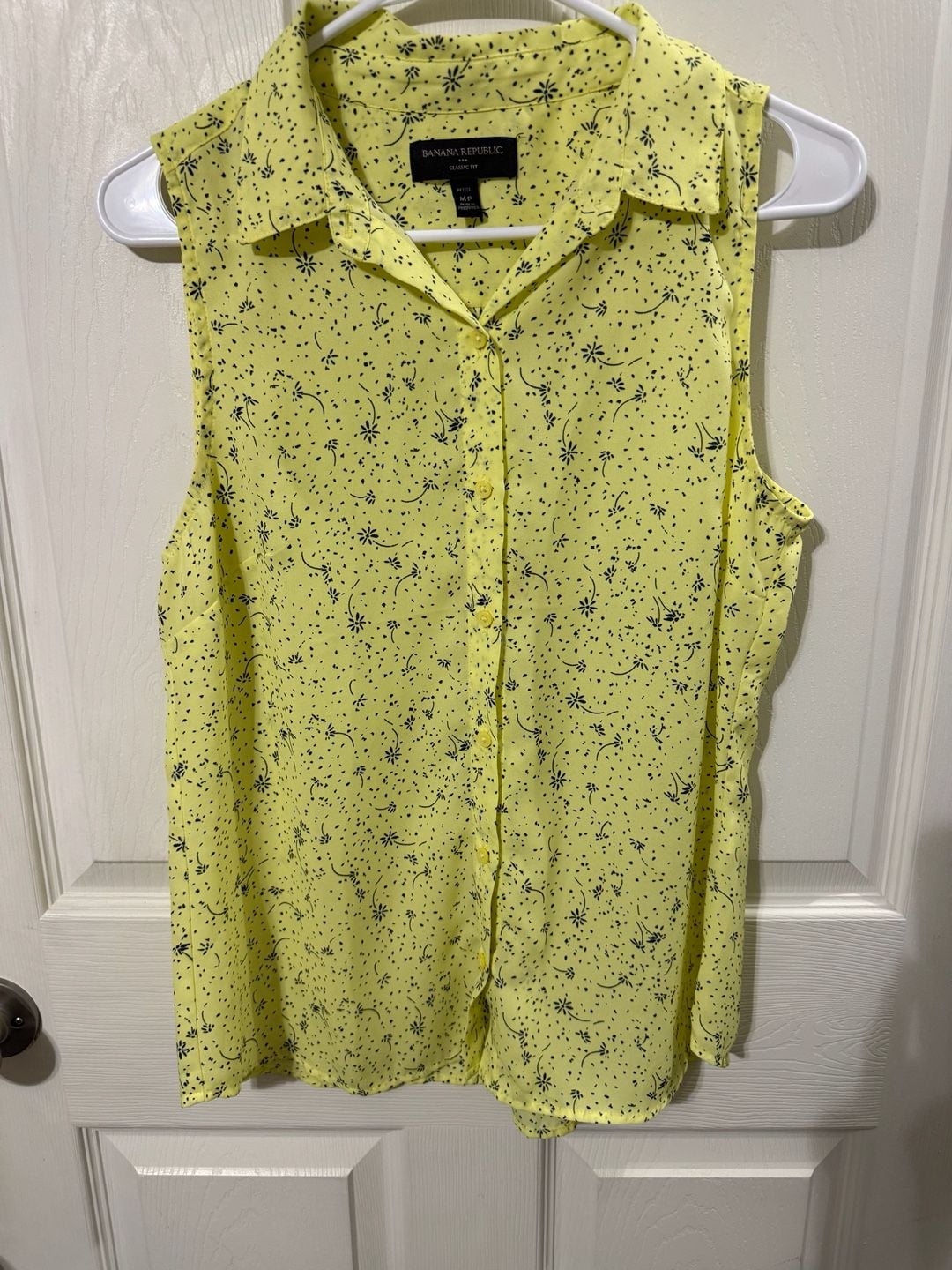 Banana Republic Sleeveless Blouse Size MP Yellow Floral Print Button Down 2
