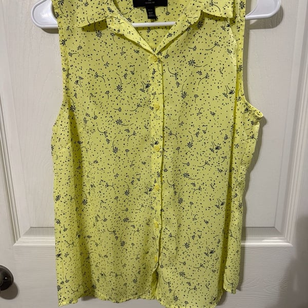 Banana Republic Sleeveless Blouse Size MP Yellow Floral Print Button Down