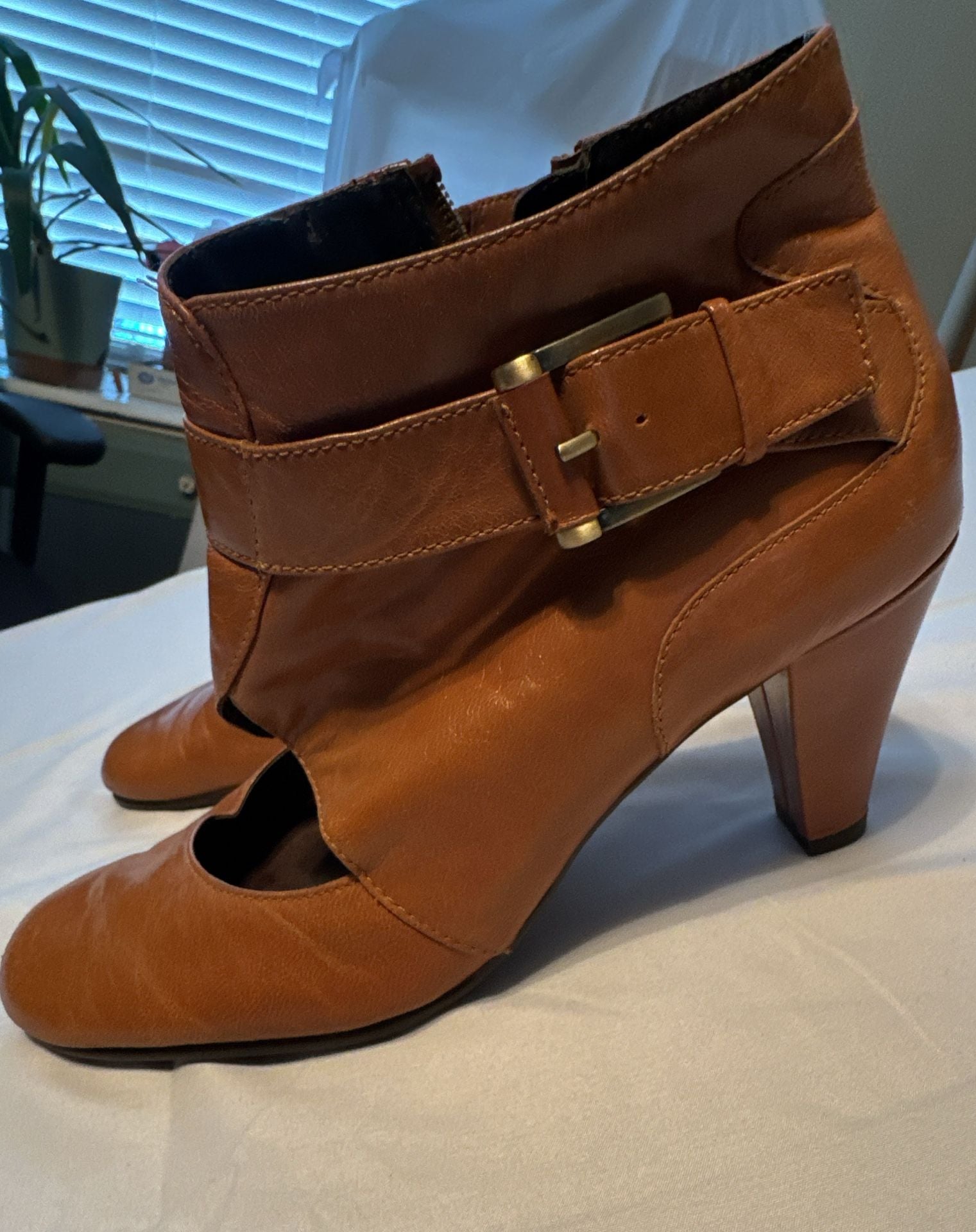 Aerosoles Alaska Booties Size 10M Brown Leather Ankle Heels Buckle 2