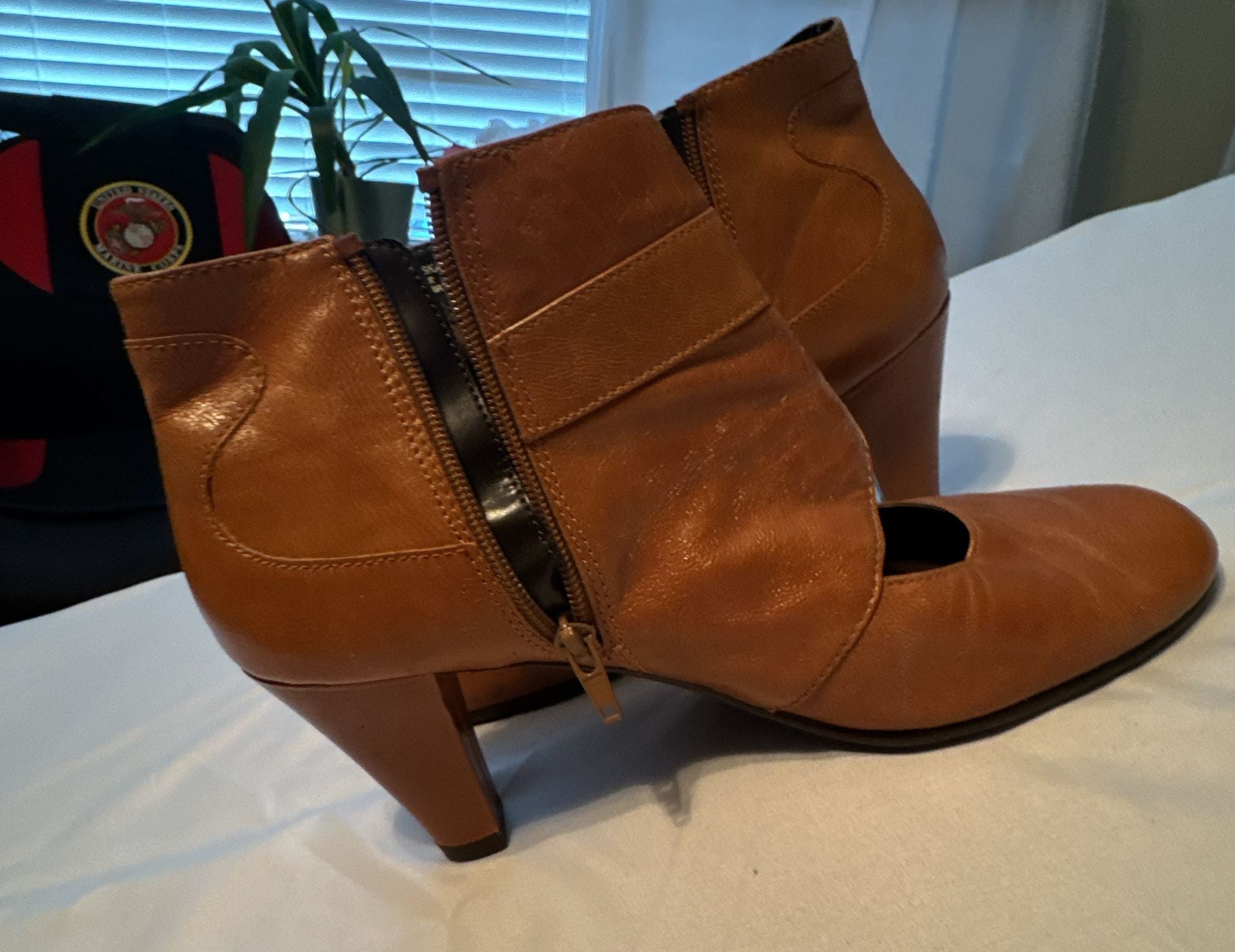 Aerosoles Alaska Booties Size 10M Brown Leather Ankle Heels Buckle 3